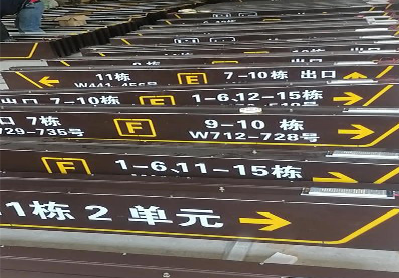 镇沅广告标识中，常见的几种安装方式。